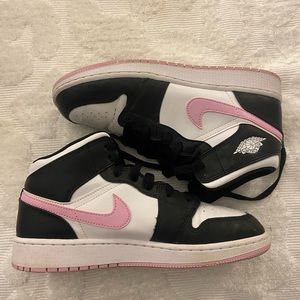 Women’s Arctic Pink Jordan Mids (US WMNS 8.5) Nike